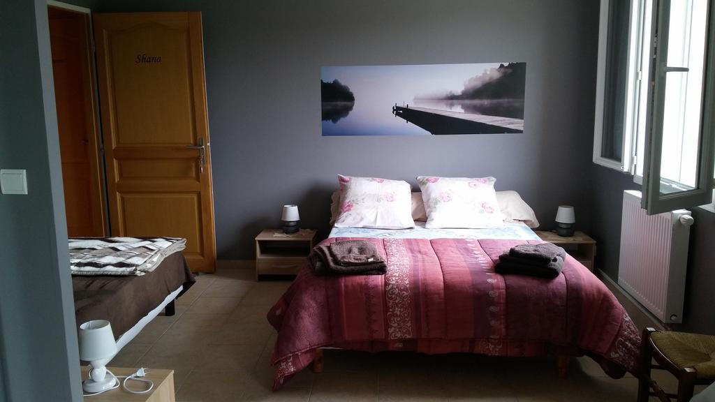 Chambres D'Hotes Les Maisses Mison Room photo