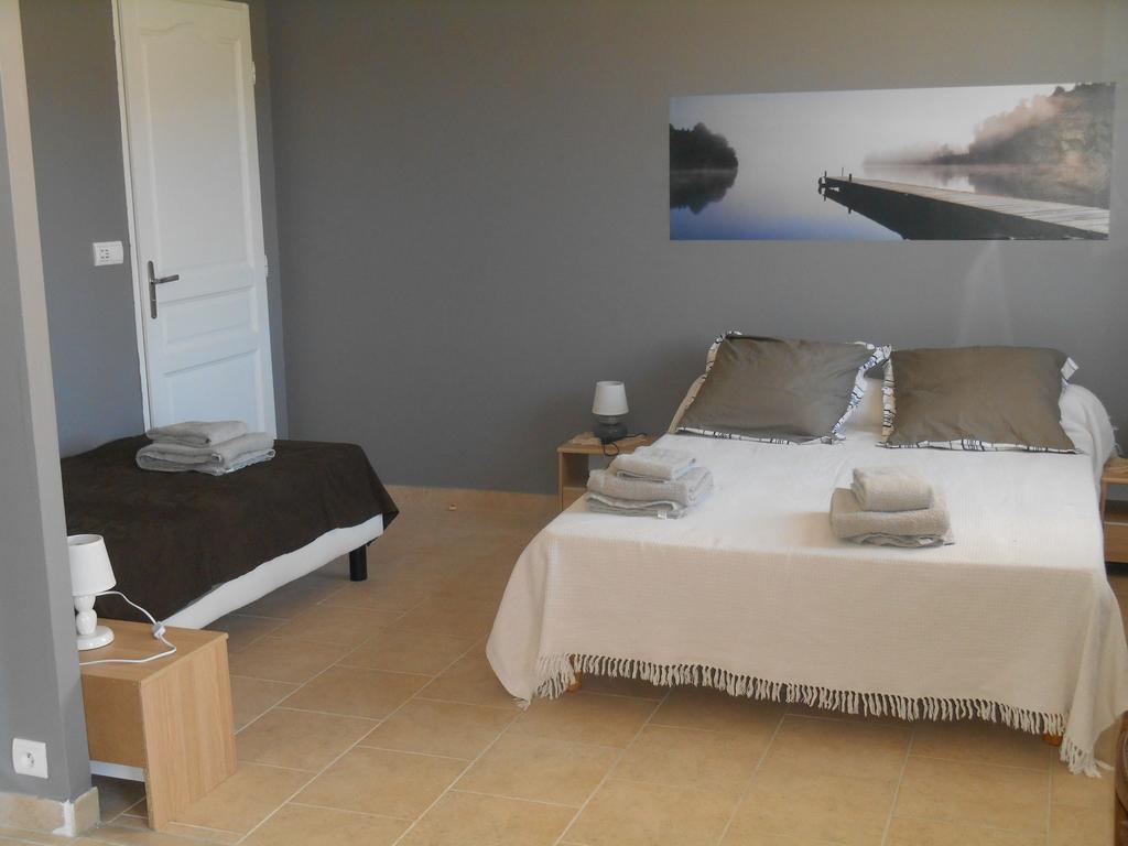 Chambres D'Hotes Les Maisses Mison Room photo